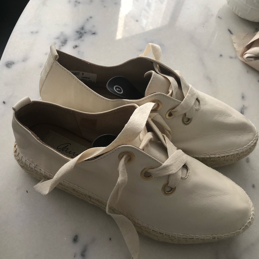 NWT Gianni white leather espadrilles